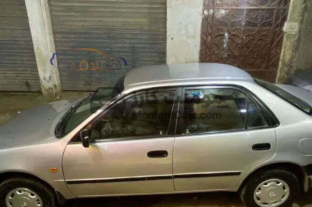 تويوتا كورولا 1998 مانيوال غاز وصالون جلد