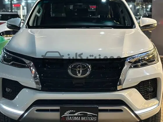 تويوتا فورتشنر 2022 فابريكة بالكامل عداد 21 ألف كم للبيع