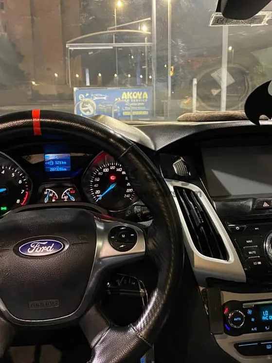 فورد فوكس 2014 كاملة اتوماتيك فتحة سقف بحالة ممتازة