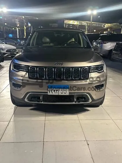 جيب جراند شيروكي 2022 استخدام راقي للبيع