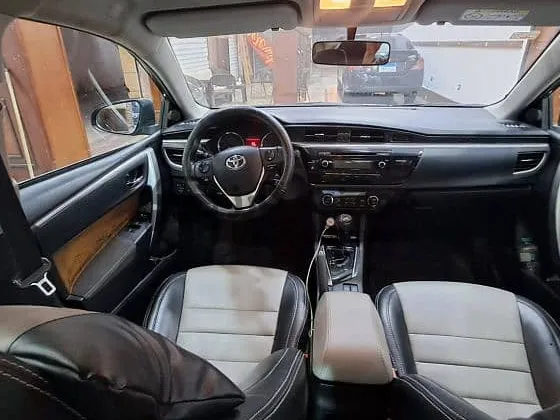 تويوتا كورولا 2015 فئة تانية اتوماتيك فبريكة للبيع