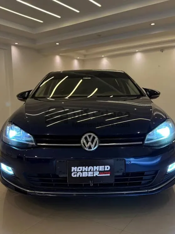 فولكس فاجن جولف 7 موديل 2014 هاتشباك بفتحة سقف بانوراما