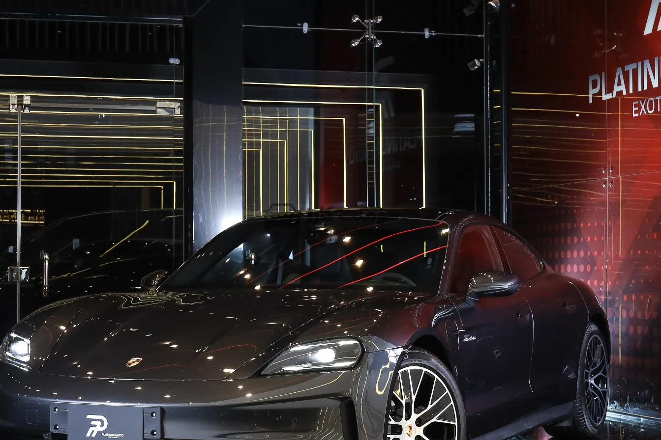 بورش تايكان 2025 كوبيه للبيع - أوتوماتيك