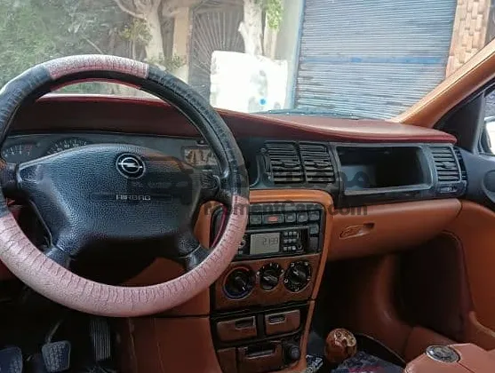 أوبل فيكترا 1999 مانيوال 1600cc فابريكة للبيع بالعجمي