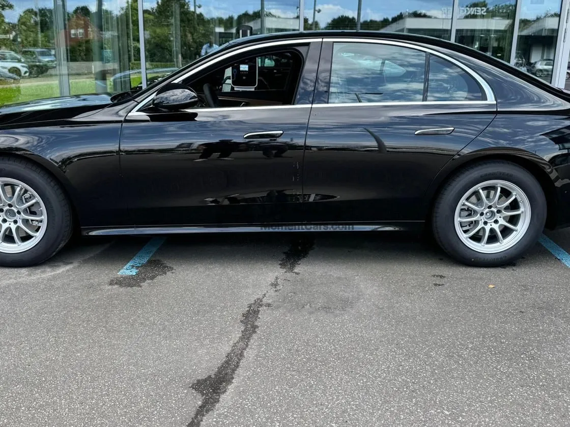 مرسيدس E200 سيدان 2025 اتوماتيك استخدام خفيف