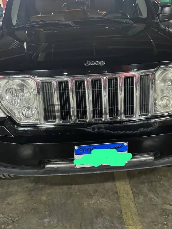 جيب شيروكي 2011 للبيع بحالة ممتازة وعداد 97 ألف كم