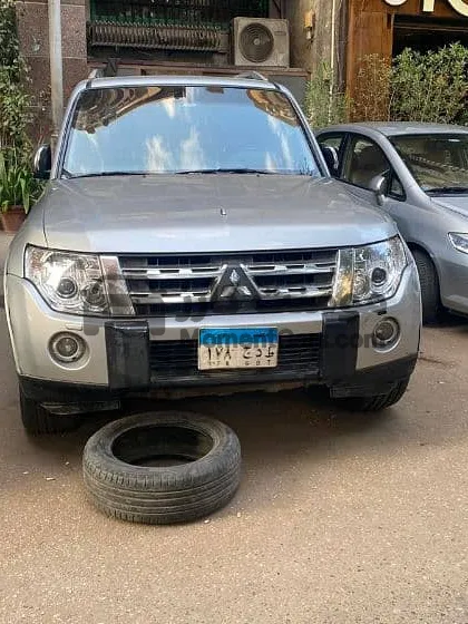 ميتسوبيشي باجيرو 2008 6 سلندر جلد فتحة سقف للبيع
