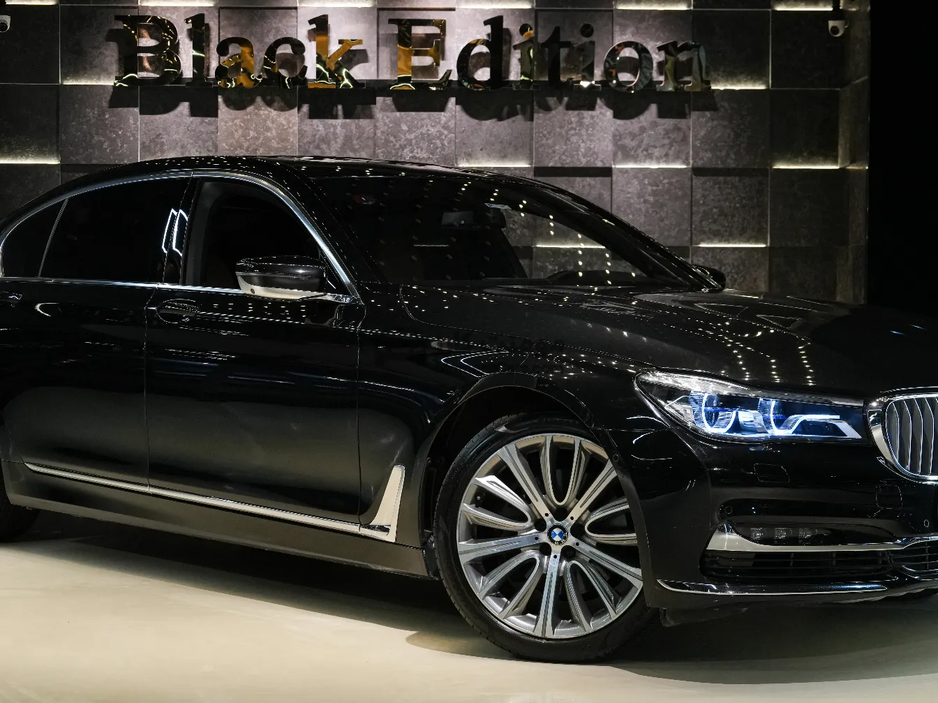 بي ام دبليو 740i 2019 بحالة الزيرو 25 ألف كم