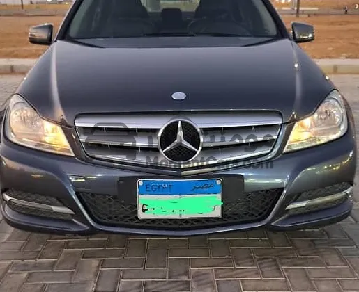 مرسيدس C180 2013 فابريكة بالكامل بحالة الزيرو