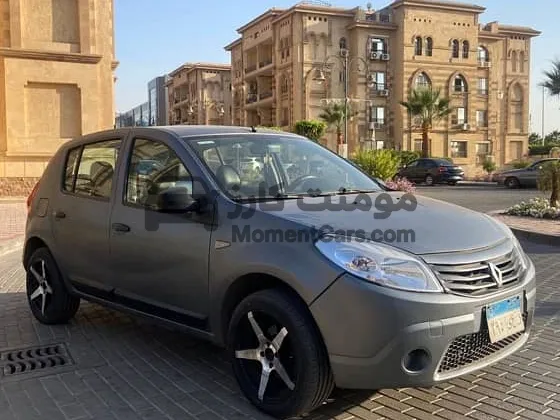 رينو سانديرو 2011 مانيوال هاتشباك للبيع بحالة ممتازة
