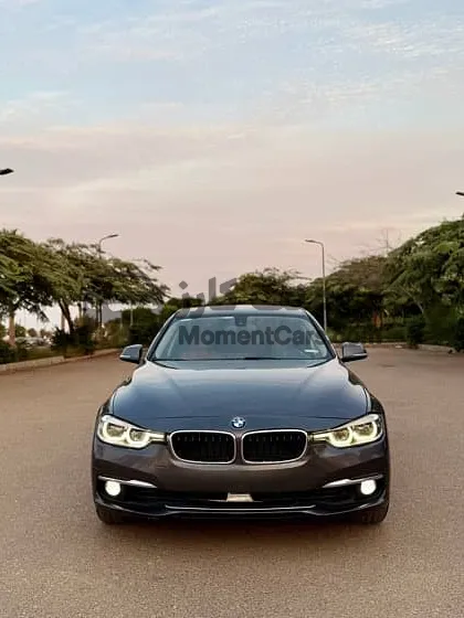 بي ام دبليو 318i 2019 لاكشري فبريكة للبيع
