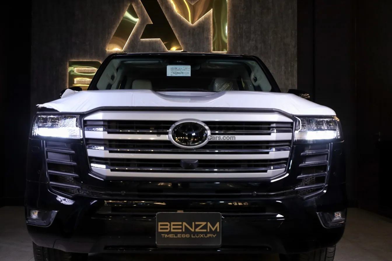 تويوتا لاند كروزر 2025 GXR زيرو بأعلى كماليات