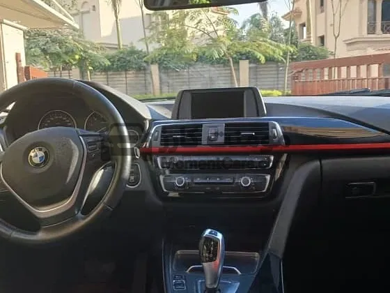 BMW 318i Sport Line 2016 فابريكة للبيع