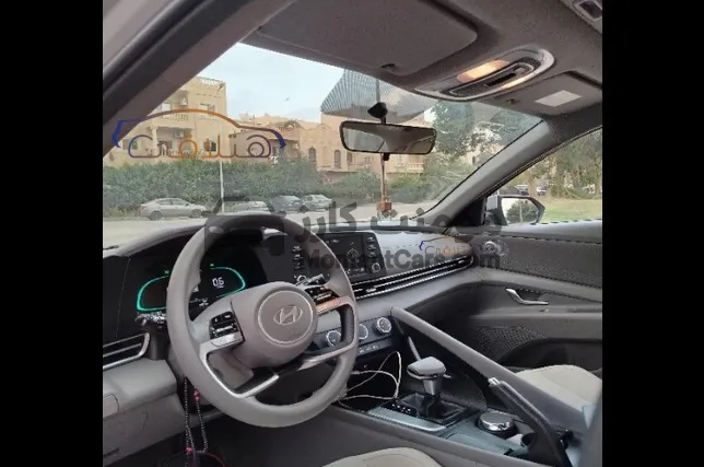هيونداي إلنترا CN7 2023 أول فئة فتحة سقف