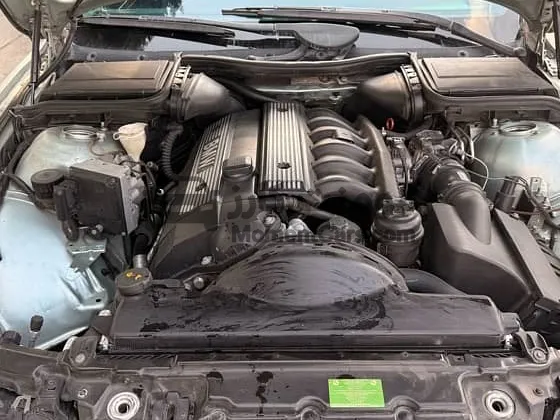 BMW 523i 1999 دواخل فابريكة حالة جيدة للبيع