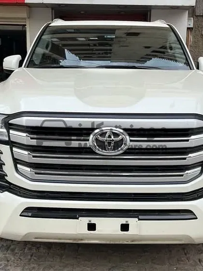 تويوتا لاند كروزر 2022 فئة 70 سنة عداد 6000 كم بحالة الزيرو