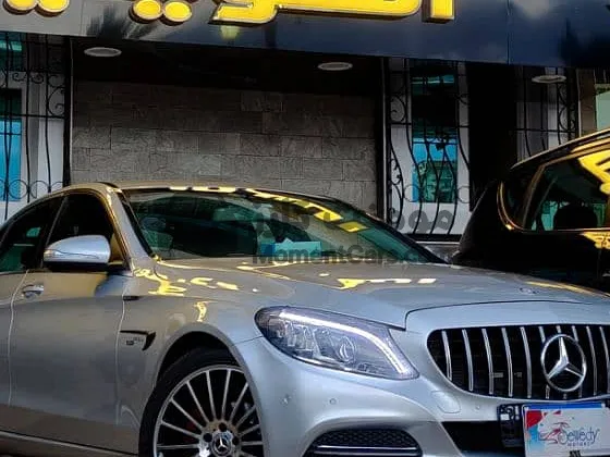 مرسيدس C180 2015 فبريكة وجنوط AMG للبيع