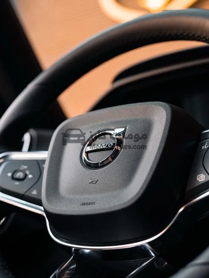 فولفو XC40 2025 جديدة اتوماتيك للبيع