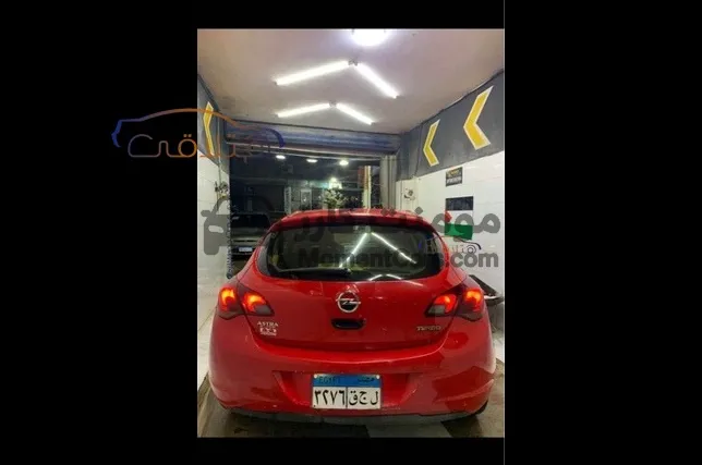 اوبل استرا 2012 اتوماتيك فبريكة عدا رفرف