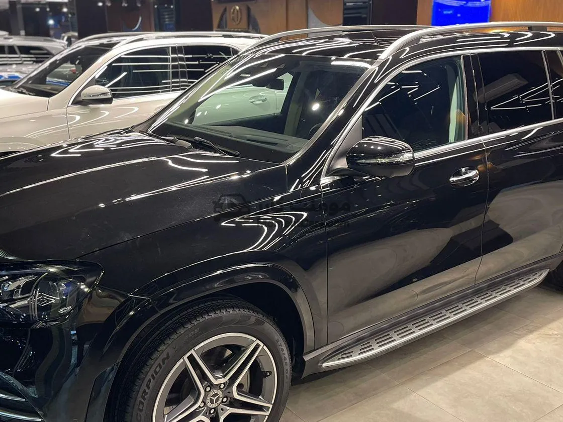 مرسيدس GLS 580 موديل 2023 كسر زيرو