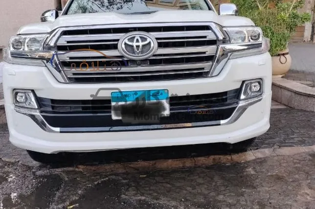تويوتا لاند كروزر 2018 اتوماتيك للبيع