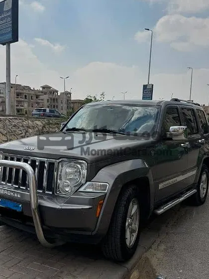 جيب شيروكي 2011 فابريكة عداد قليل فتحة سقف للبيع