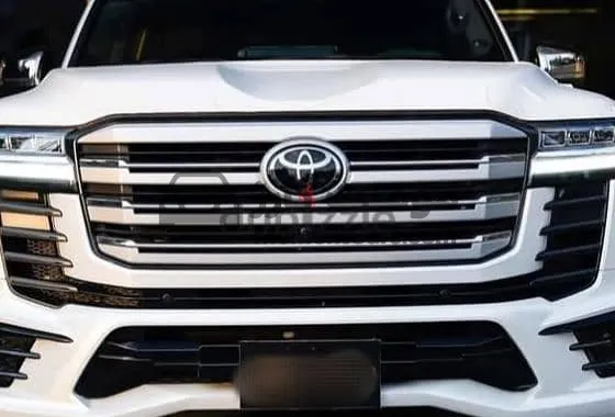 تويوتا لاند كروزر VXR موديل 2025 زيرو بمحرك 3500 توين تيربو