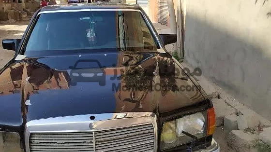 مرسيدس C300 1989 للبيع عمرة كاملة وجنوط جديدة