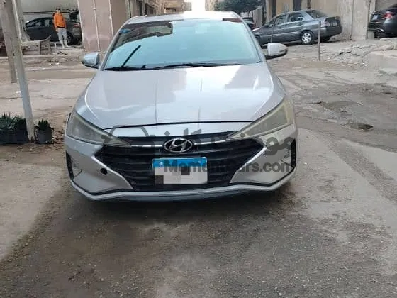 هيونداي إلنترا AD 2019 ف2 فتحة سقف مالك أول