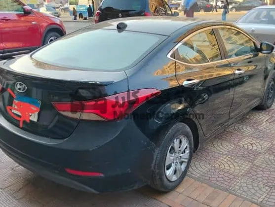 هيونداي النترا 2015 مستعملة فابريكة بالكامل بفتحة سقف