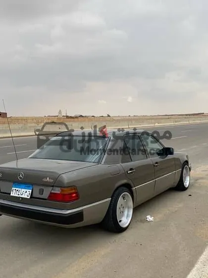 مرسيدس E200 موديل 1988 أوتوماتيك بحالة ممتازة