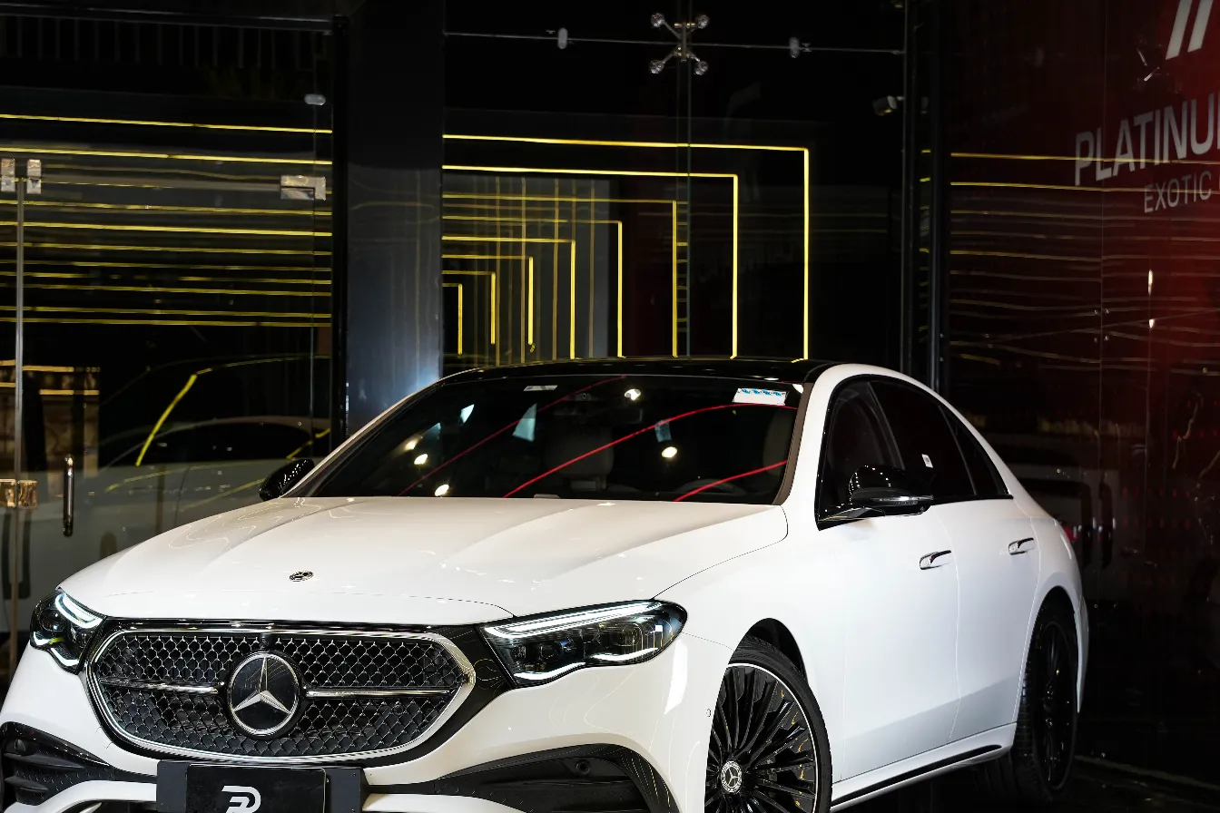 مرسيدس E200 2025 للبيع 4000 كم اتوماتيك سيدان