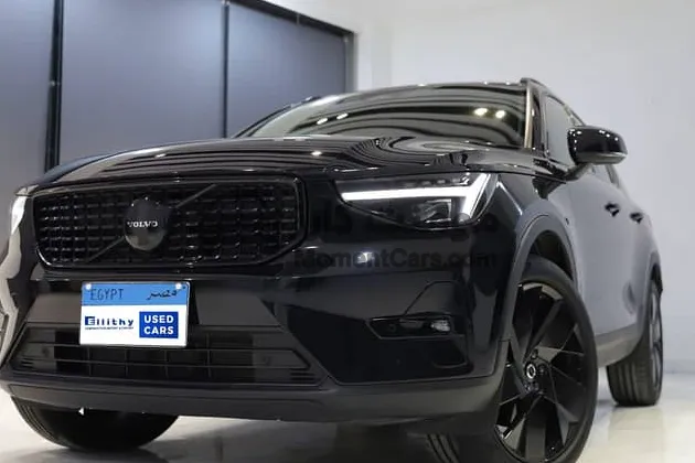 فولفو XC40 2025 Black Edition كسر زيرو للبيع