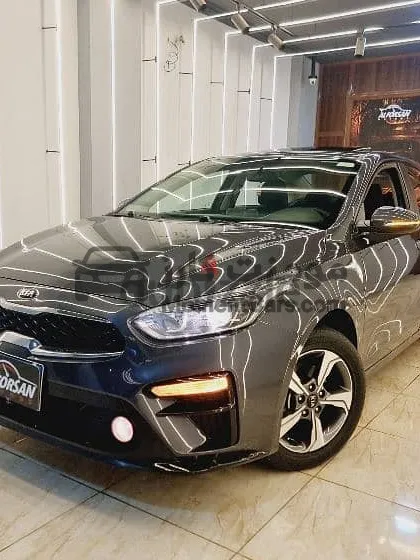 كيا جراند سيراتو 2021 أعلى فئة بصمة وفتحة سقف