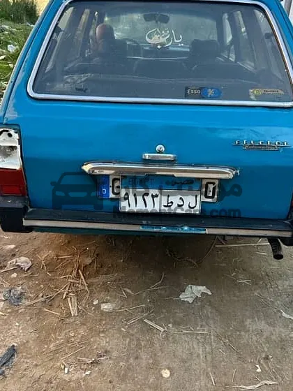 سيارة بيجو 504 إستيشن موديل 1978 للبيع بناقل حركة يدوي