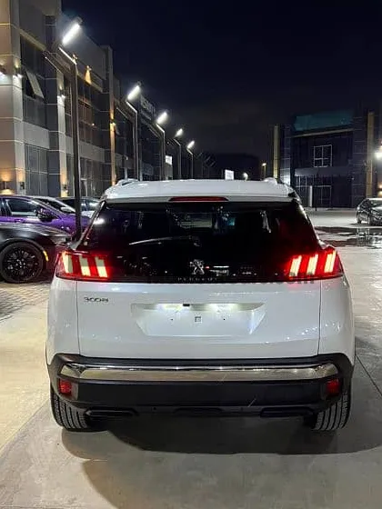 بيجو 3008 موديل 2021 فئة Allure فابريكة بالكامل للبيع