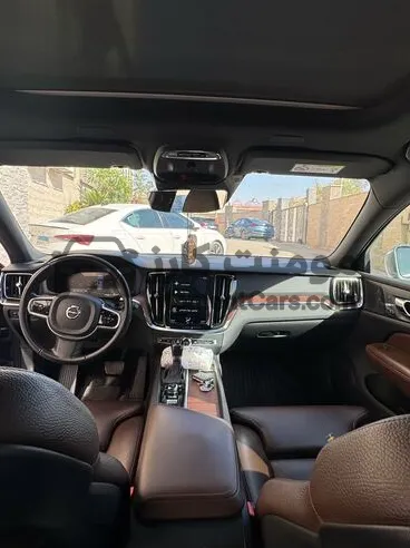فولفو V60 موديل 2021 اتوماتيك للبيع