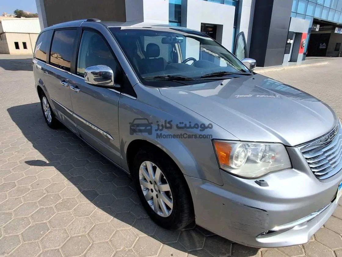 كرايسلر تاون اند كاونتري 2015 اتوماتيك للبيع