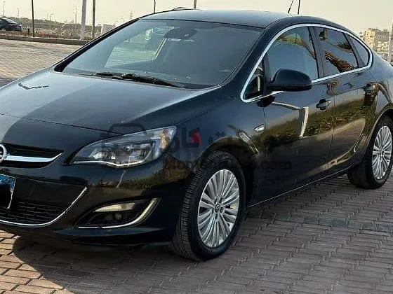 أوبل أسترا 2015 كوزمو أعلى فئة 136 ألف كم للبيع