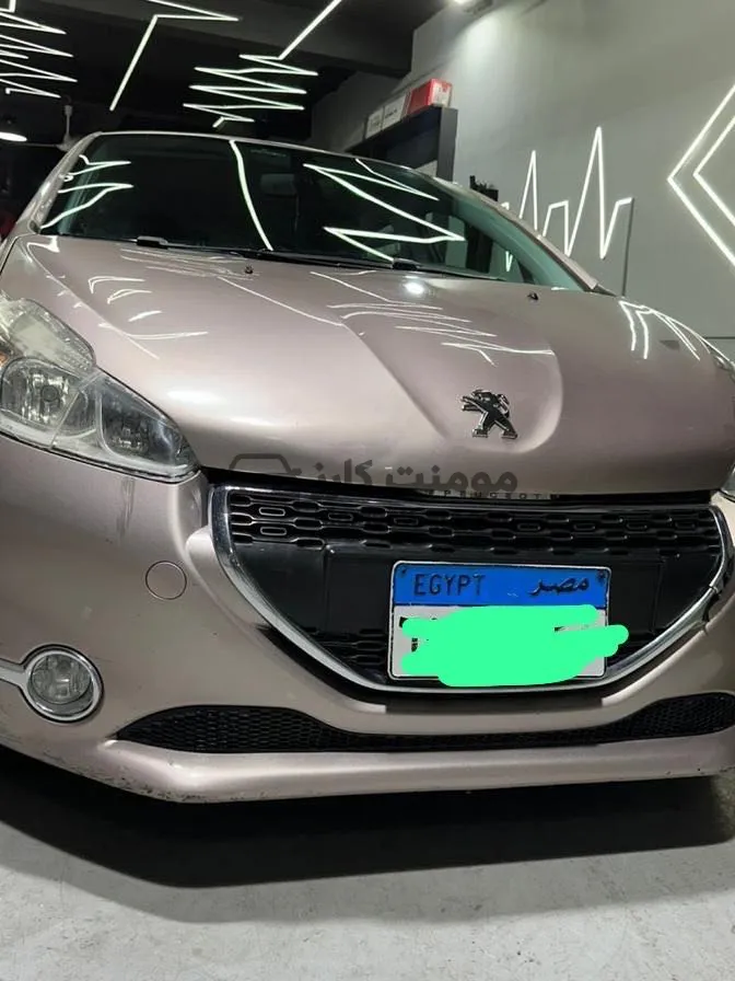 بيجو 208 2015 اتوماتيك 74 ألف كم حالة ممتازة