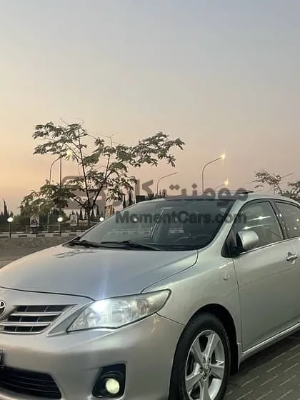 تويوتا كورولا 2012 أعلى فئة فتحة سقف فابريكة