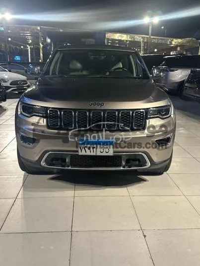 جيب جراند شيروكي 2018 اتوماتيك 140,000 كم