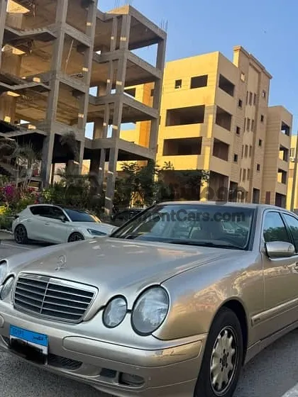 مرسيدس E200 موديل 2000 رشة برة للبيع