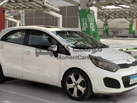 كيا ريو 2013 هاتشباك أوتوماتيك بفتحة سقف للبيع