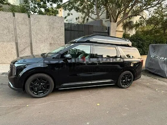 كيا كرنفال 2025 اتوماتيك 8000 كم للبيع