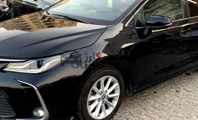 تويوتا كورولا 2021 الفئة الرابعة خليجي للبيع بعداد 90 ألف كم