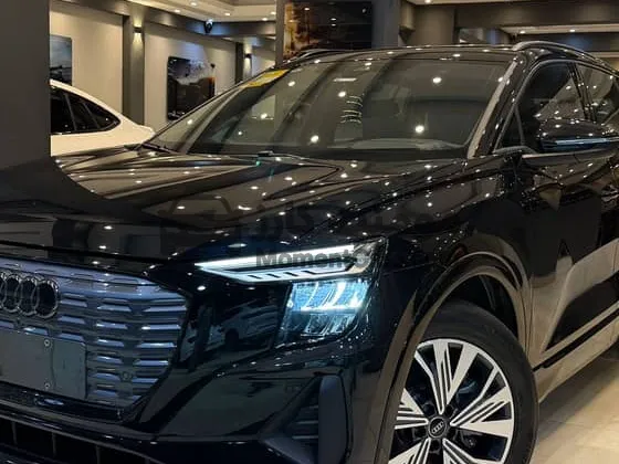 أودي Q5 إي ترون 2025 كهرباء ٧ راكب للبيع
