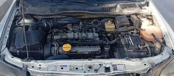 أوبل أسترا 2004 أوتوماتيك كاملة وجنوط اسبور