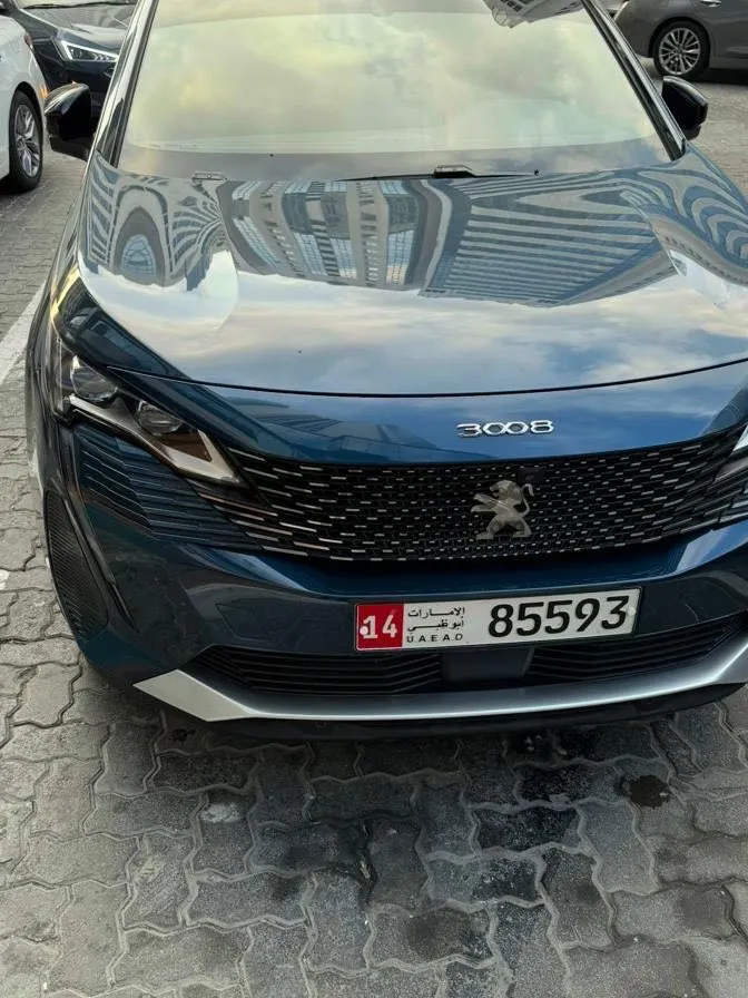 بيجو 3008 موديل 2023 كاملة فرش أحمر بحالة ممتازة