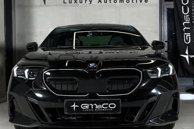 بي ام 520i M سبورت 2024 كاملة استيراد للبيع